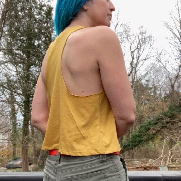 Nic and the Newfie Yellow Gold Snake Crop Top Festival Racerback Tank Top Medium - Picture 3 of 14